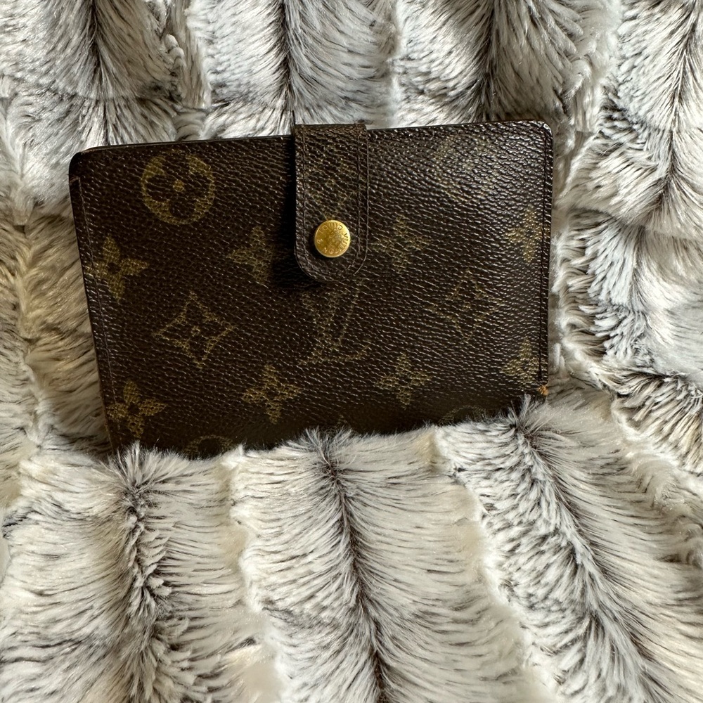 Louis Vuitton Kisslock Wallet - Rare